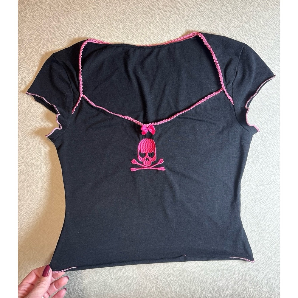 Women's SMALL black ROMWE pink Skull T-Shirt with Pink Trim & Bow. EUC.